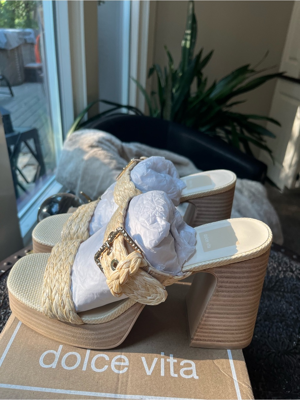 DOLCE VITA LANDRY RAFFIA PLATFORM HEELED SANDALS IN VANILLA 9.5